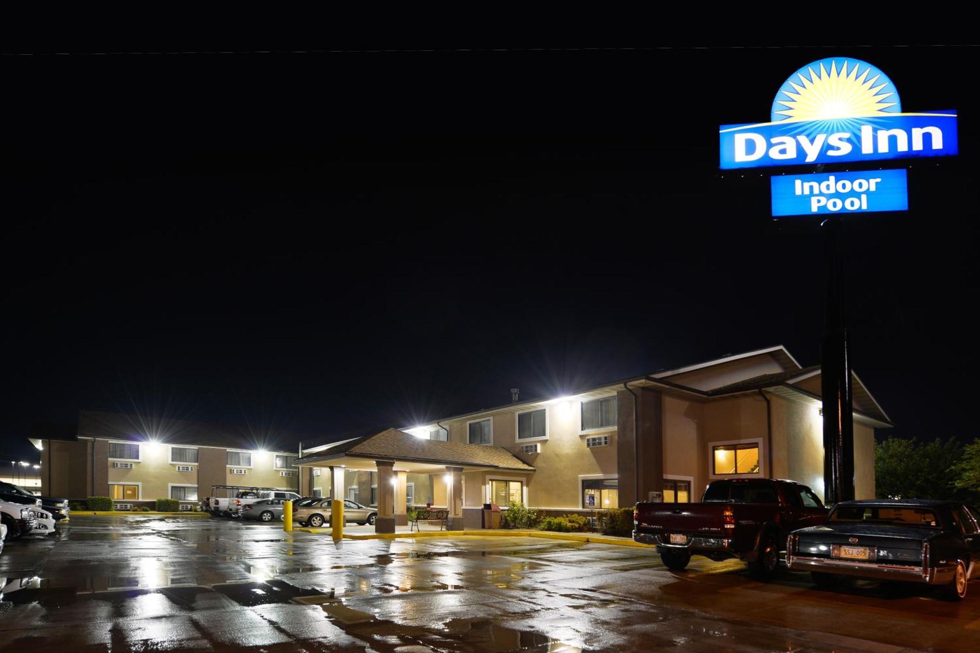 Days Inn By Wyndham Topeka Exterior foto